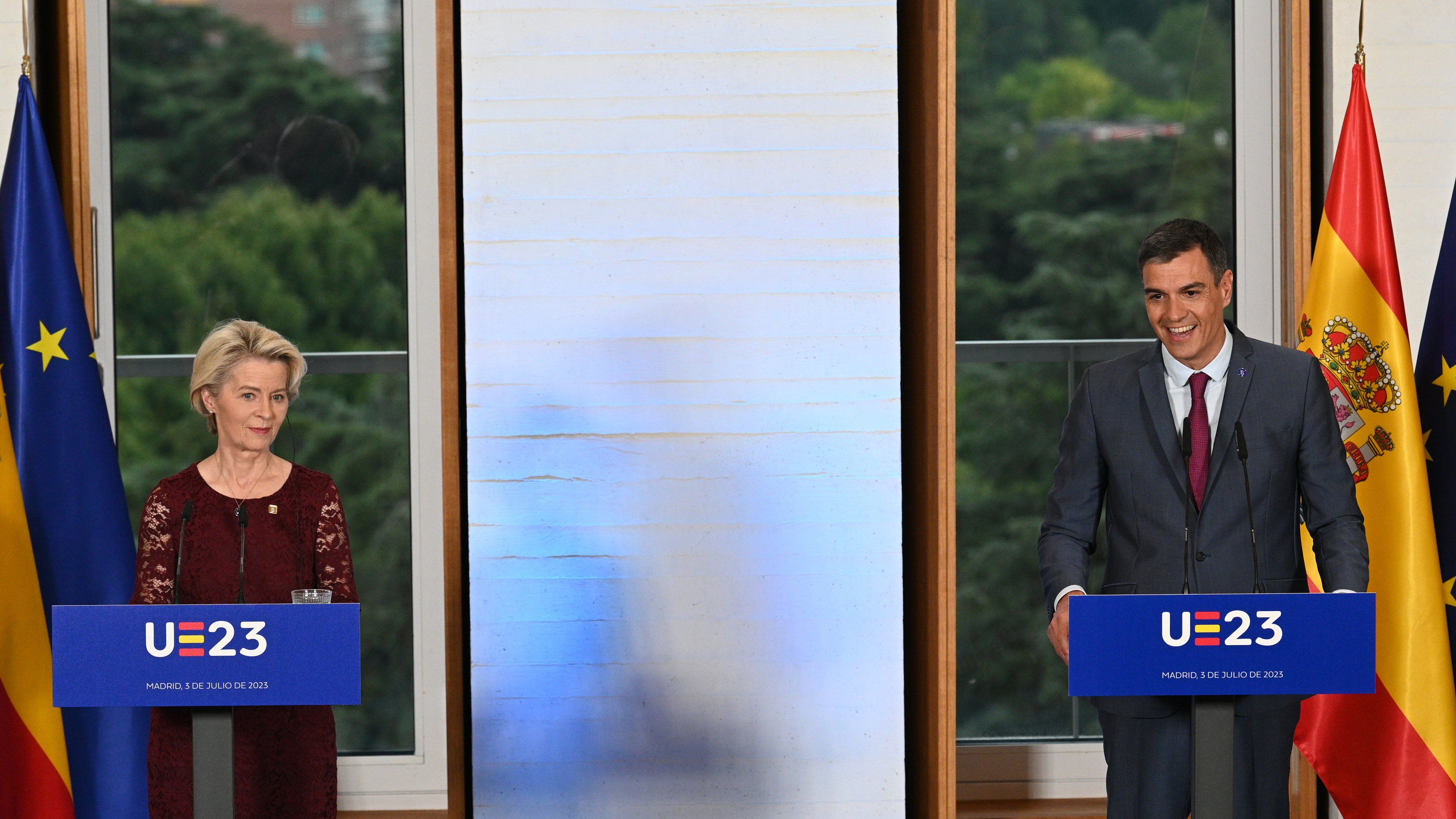 Pedro Sánchez y Ursula Von der Leyen, en la presentación de la agenda de la presidencia de España del Consejo de la Unión Europea.
