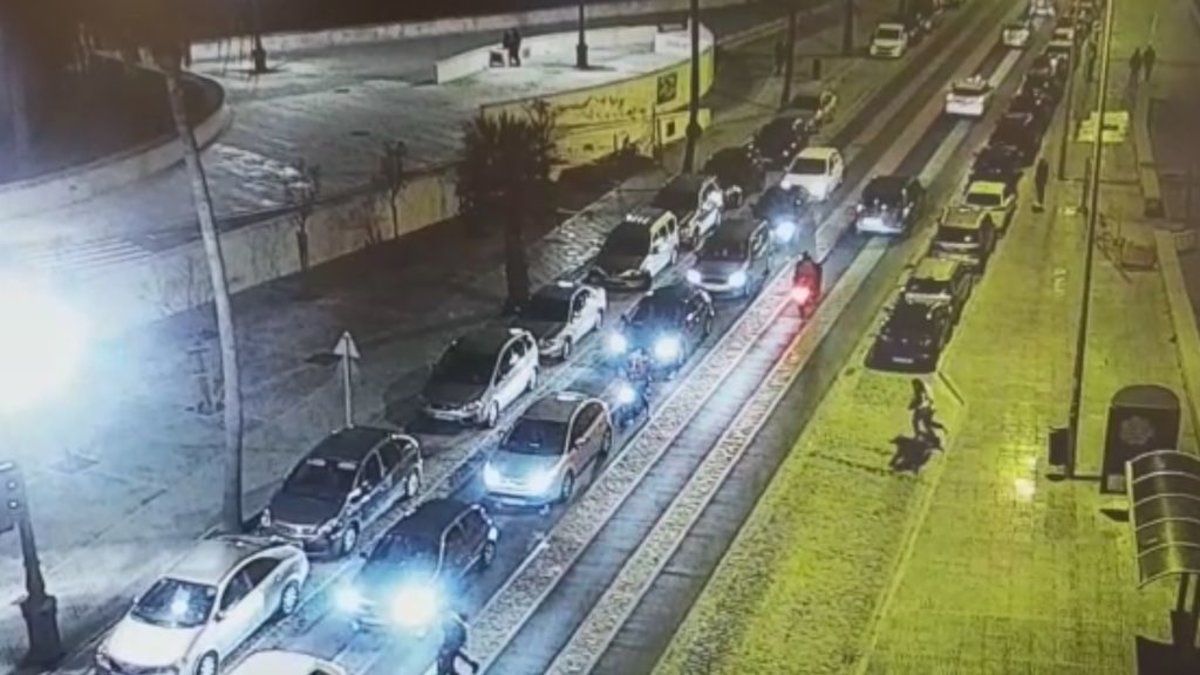 Momento en el que se produce el atropello en el Campo de Sur de Cádiz. 