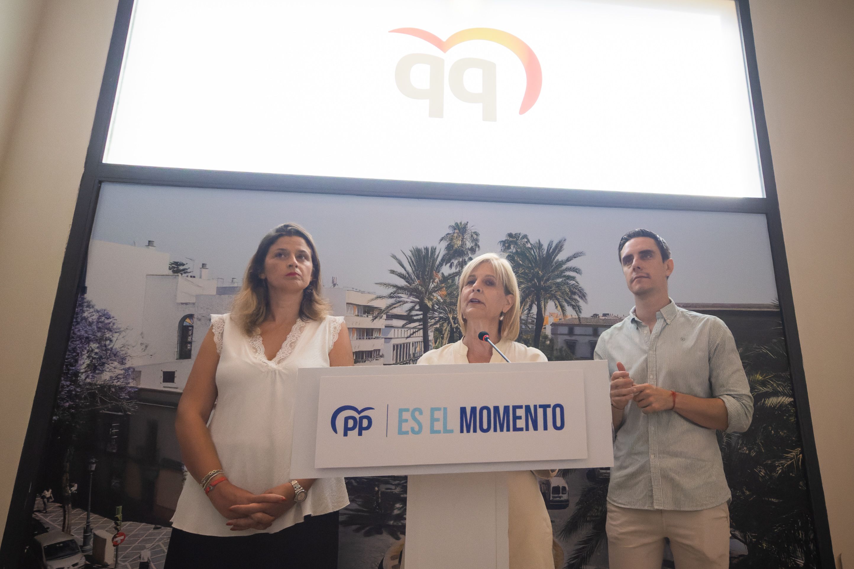 Carmen Pérez, María José García-Pelayo y Jaime Espinar, este martes en rueda de prensa en la sede del PP de Jerez.