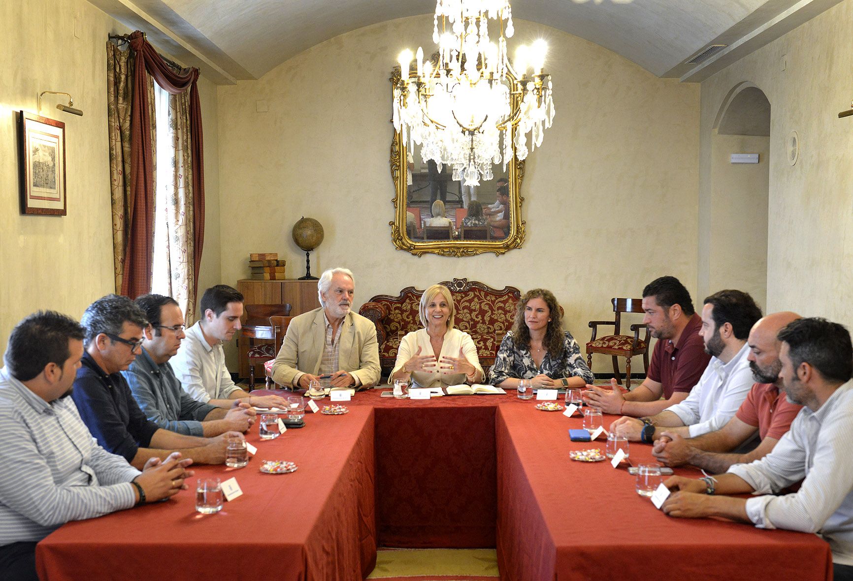 La alcaldesa de Jerez, María José García-Pelayo, ha llevado a cabo una primera reunión institucional con los alcaldes de las siete Entidades Locales Autónomas.