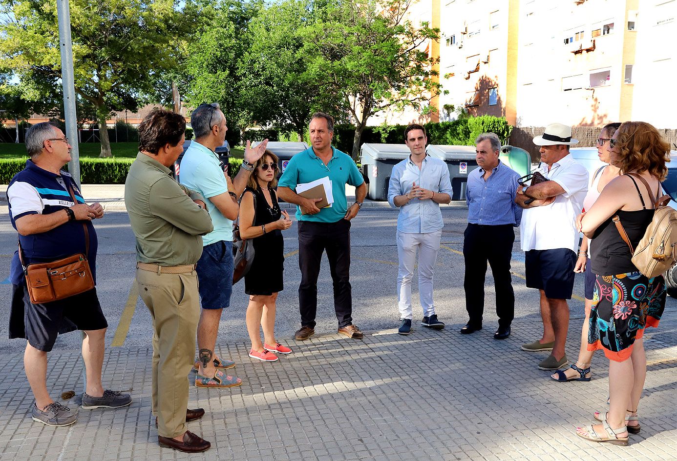 Los delegados durante su visita a la zona de San Joaquín. 