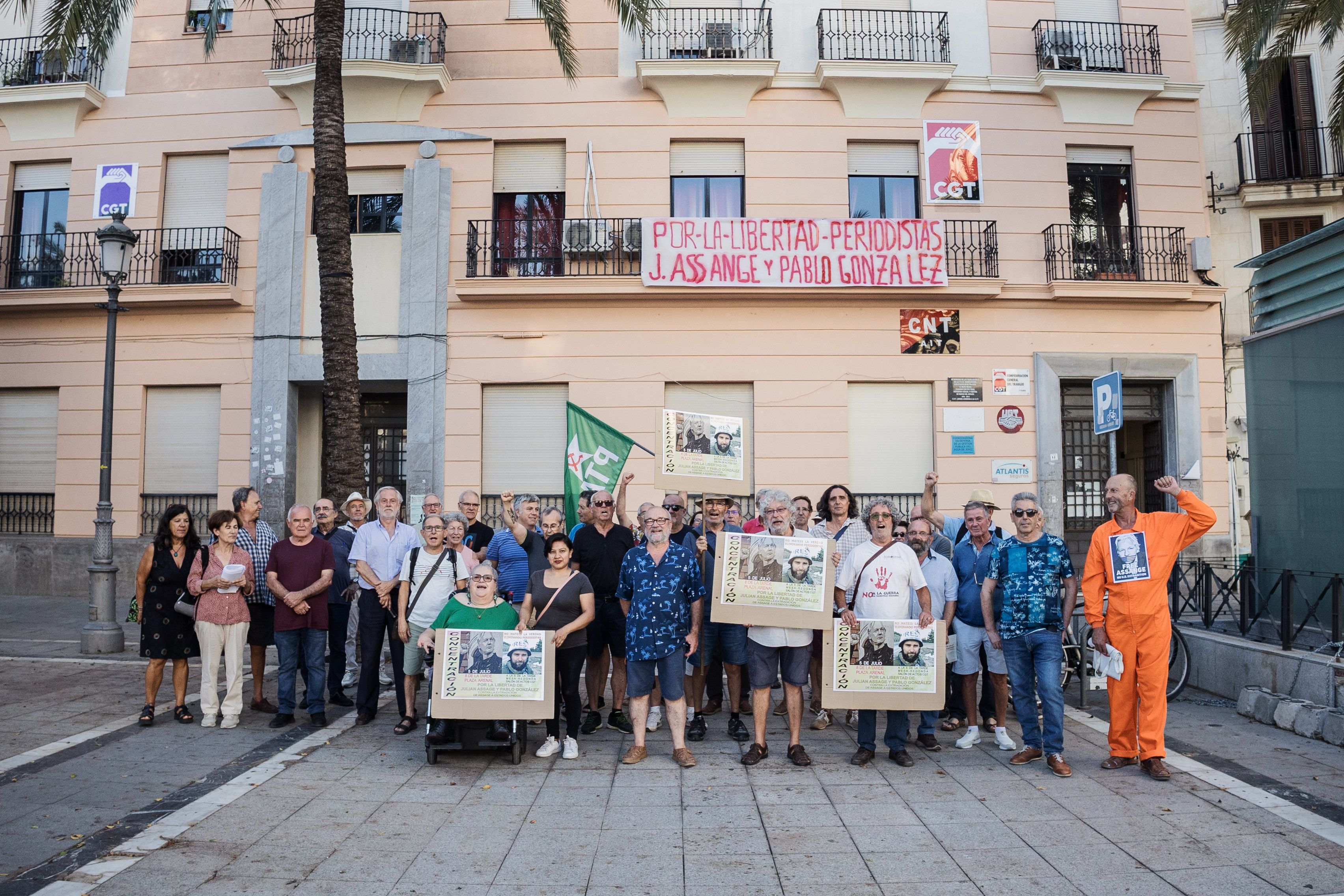 Concentración en Jerez para pedir la libertad de Julian Assange y Pablo González.