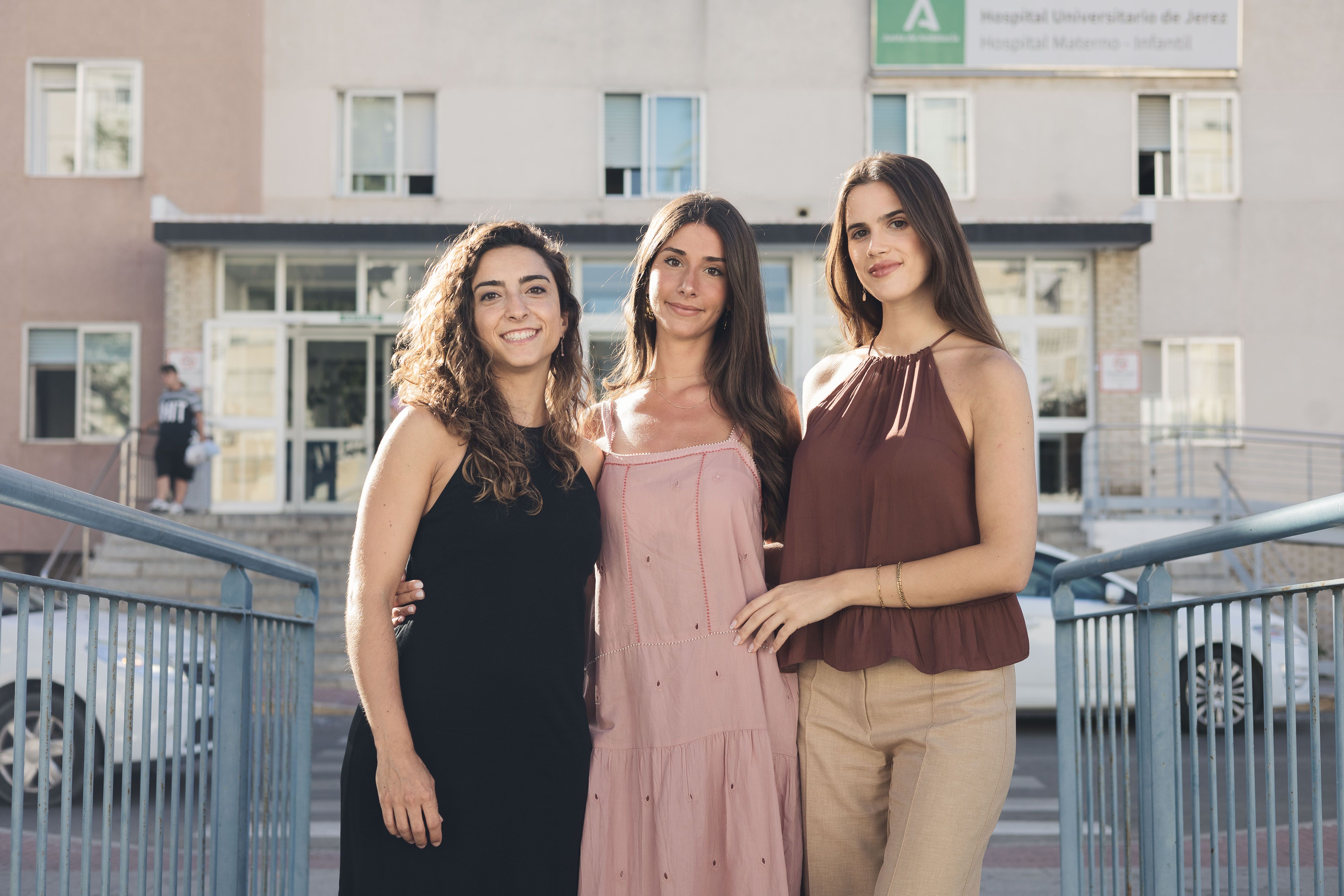 Amelia Vázquez, Nuria Laherrán y Elena Morales, futuras psiquiatras que se forman en el Hospital Universitario de Jerez.