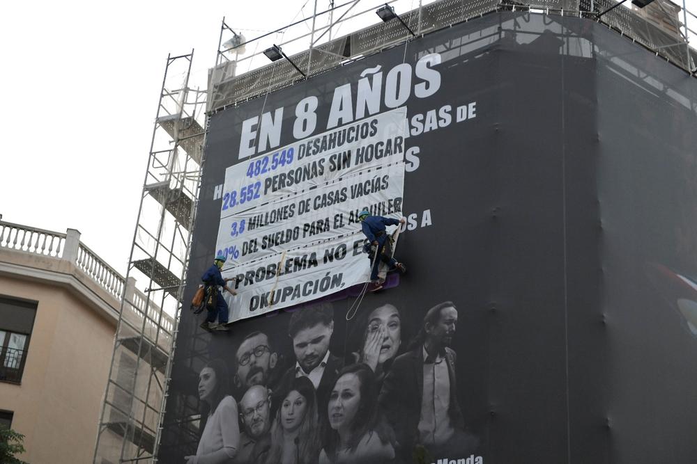 Mensaje colocado por el Sindicato de Vivienda en la lona de Desokupa.