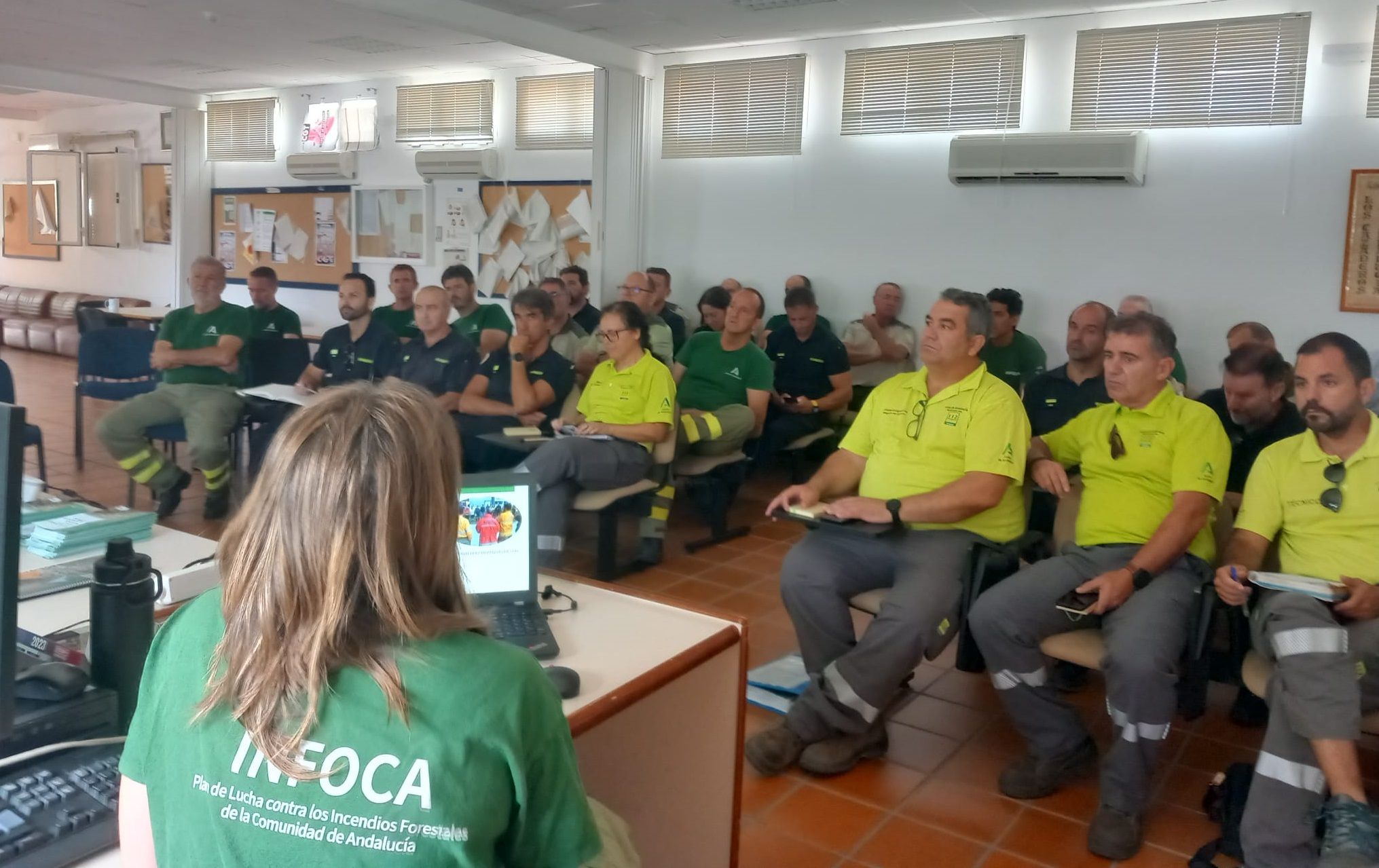 Jornada formativa del Infoca sobre los denominados incendios de conexión urbano-forestal. En la imagen, la reunión celebrada en Alcalá de los Gazules.
