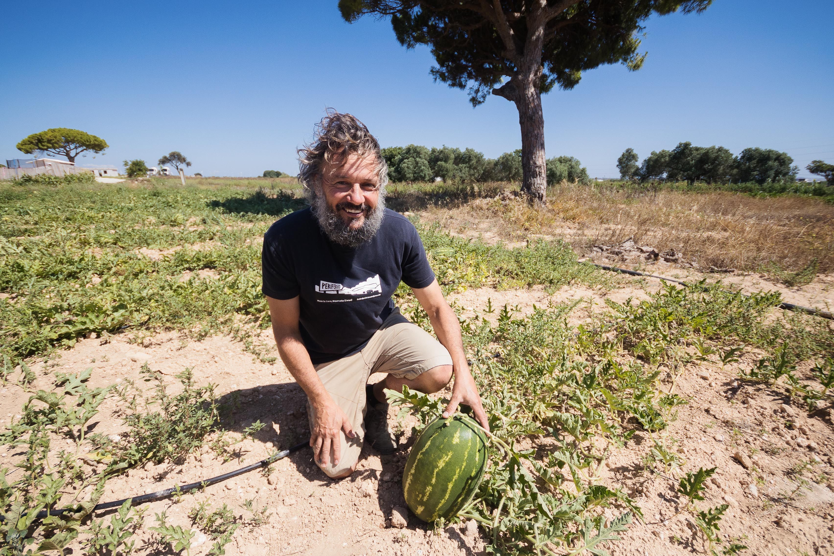 Joaquín Hidalgo lleva diez años cultivando en la finca La Jaranita, en Puerto Real.