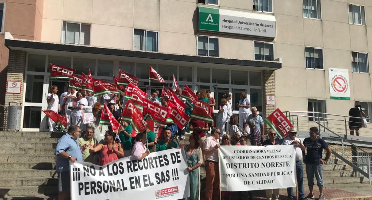 Concentración a las puertas del Hospital de Jerez.