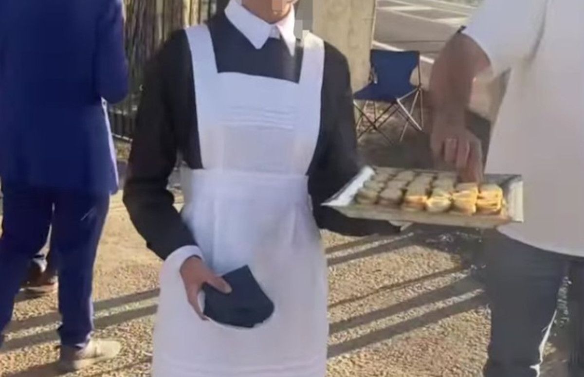 Revuelo en redes sociales por el uniforme de las camareras en la boda de Tamara Falcó e