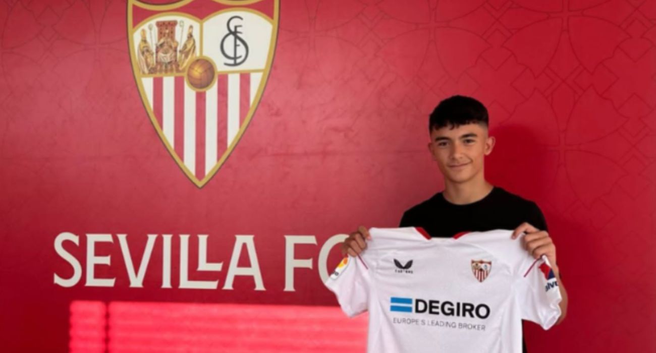 Guille Escribano Jr, con la camiseta del Sevilla FC.