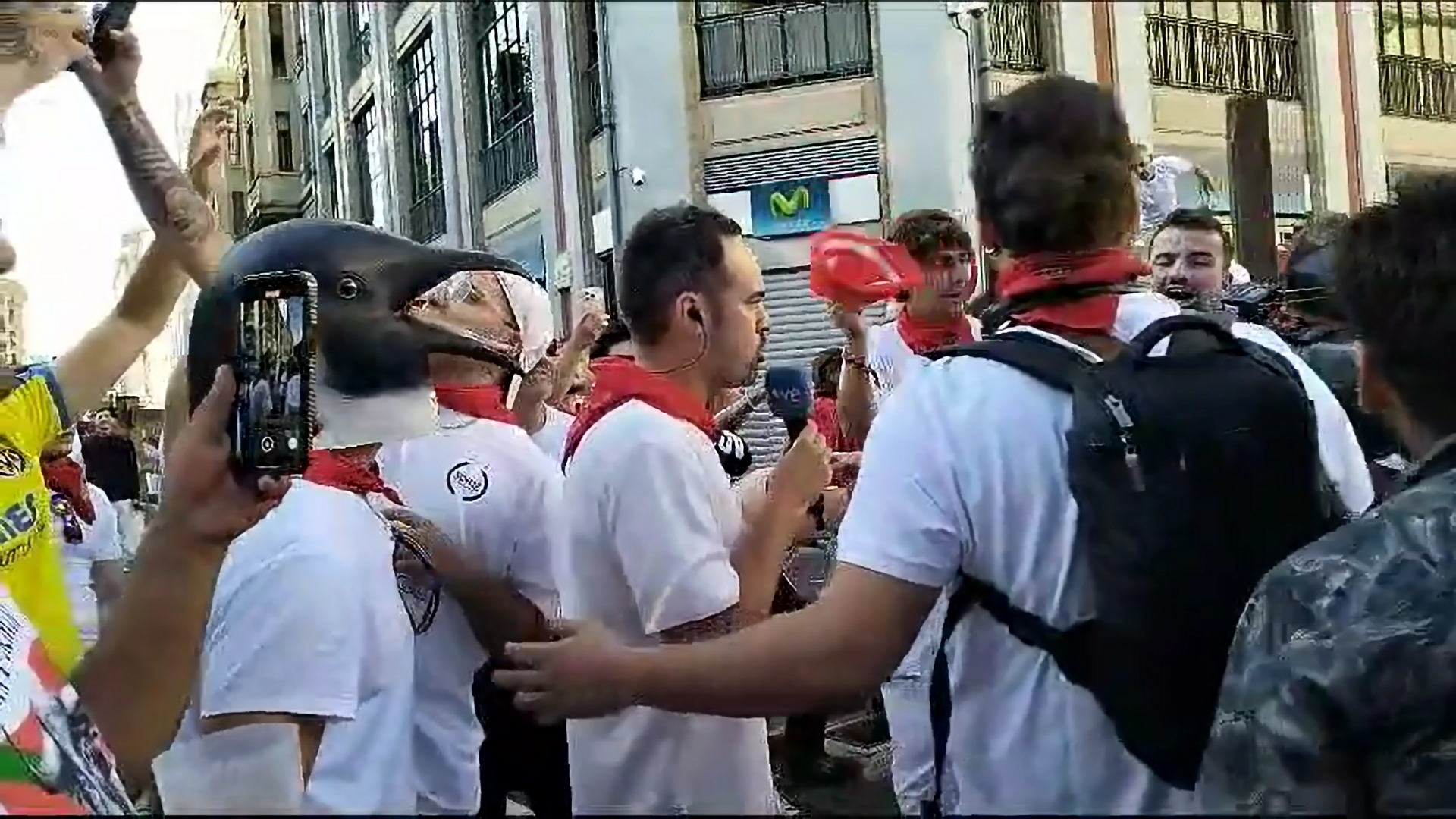 Momento en el que increpan al periodista de TVE.