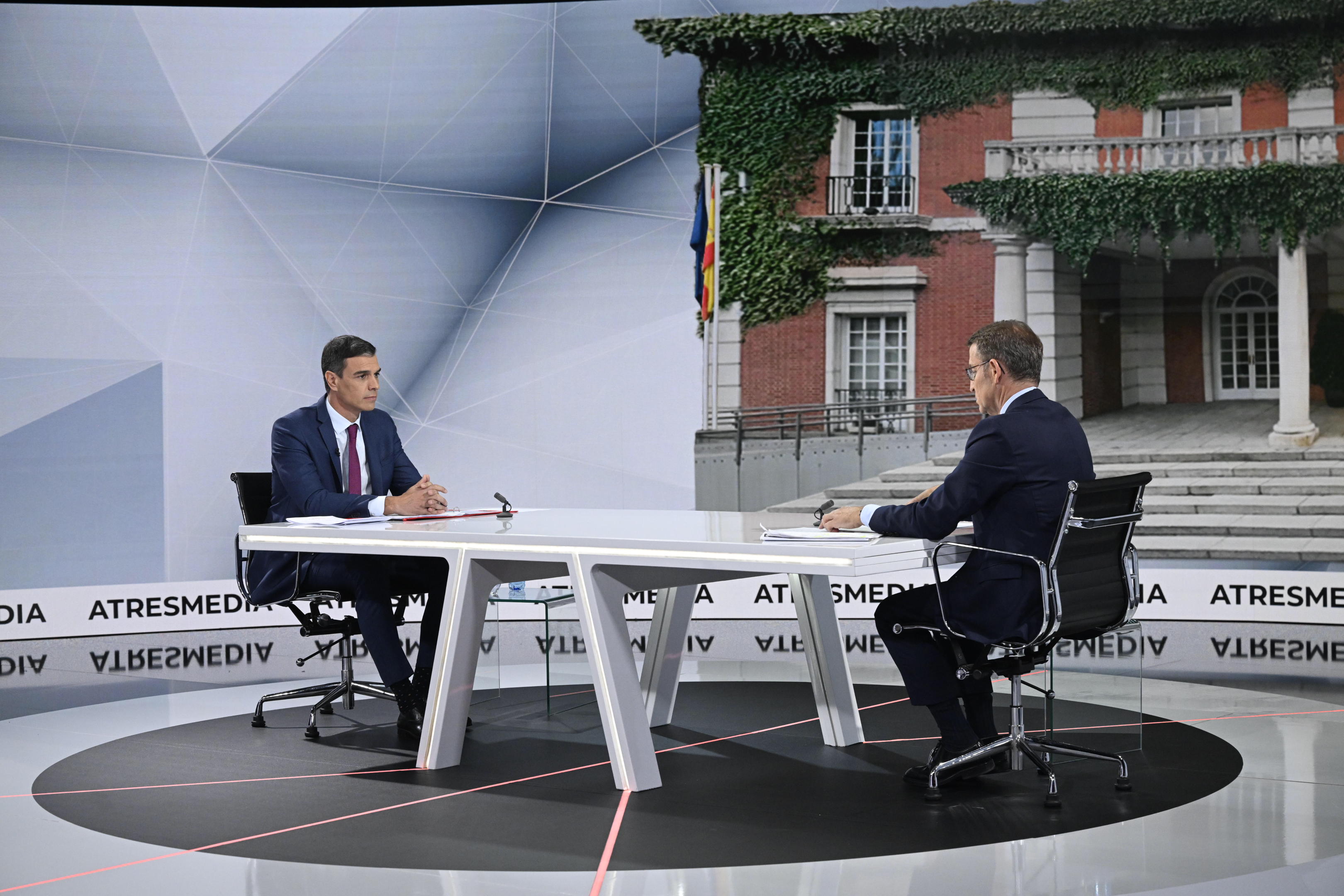 Sánchez y Feijóo en el debate para las elecciones generales en España. Yolanda Díaz y Abascal mandaron sus mensajes en redes.