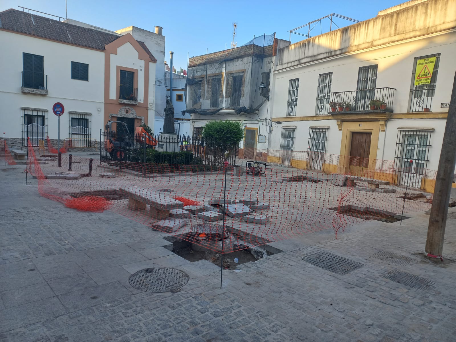 Estado de la plaza de Sor Ángela de la Cruz una vez retirados los árboles.