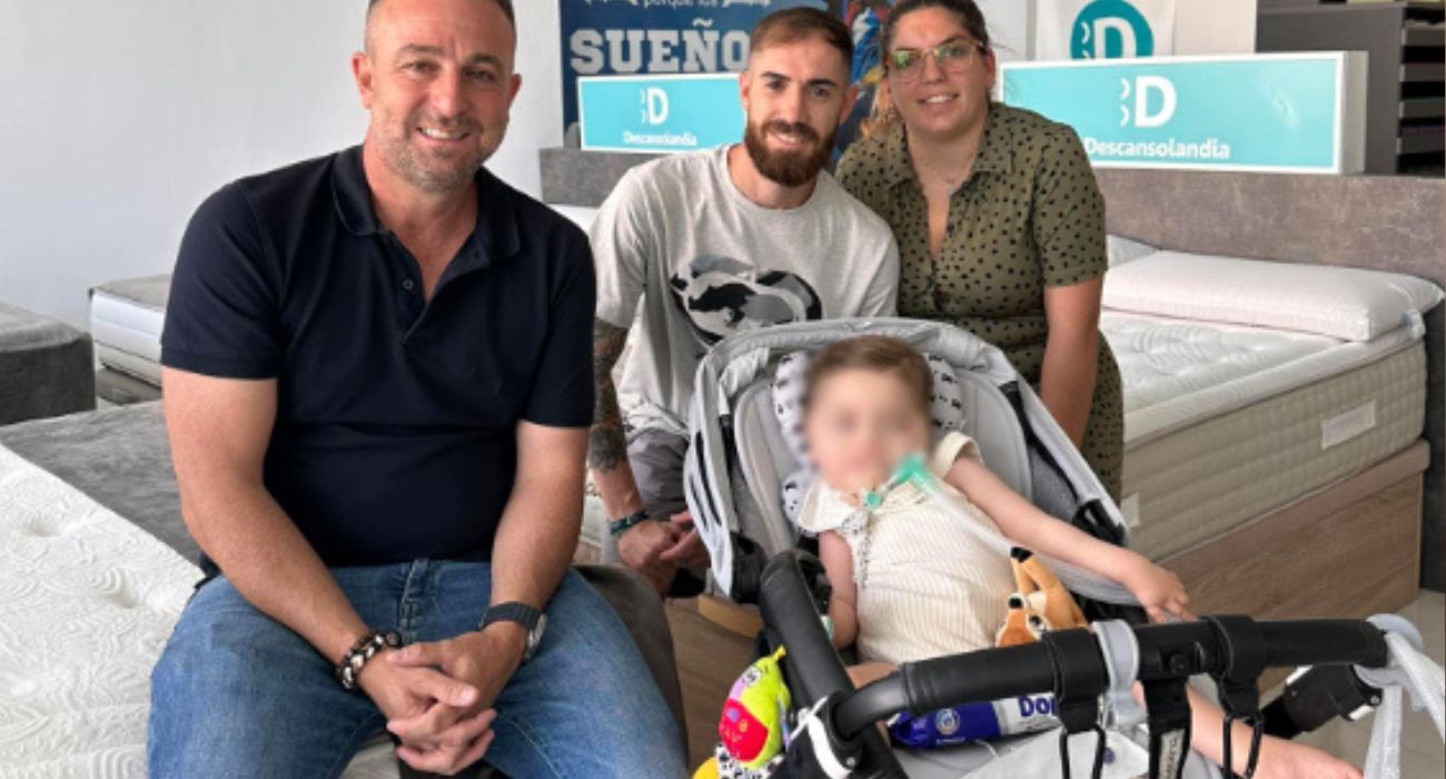 Los padres de Diego, junto a Miguel, de Descansolandia.