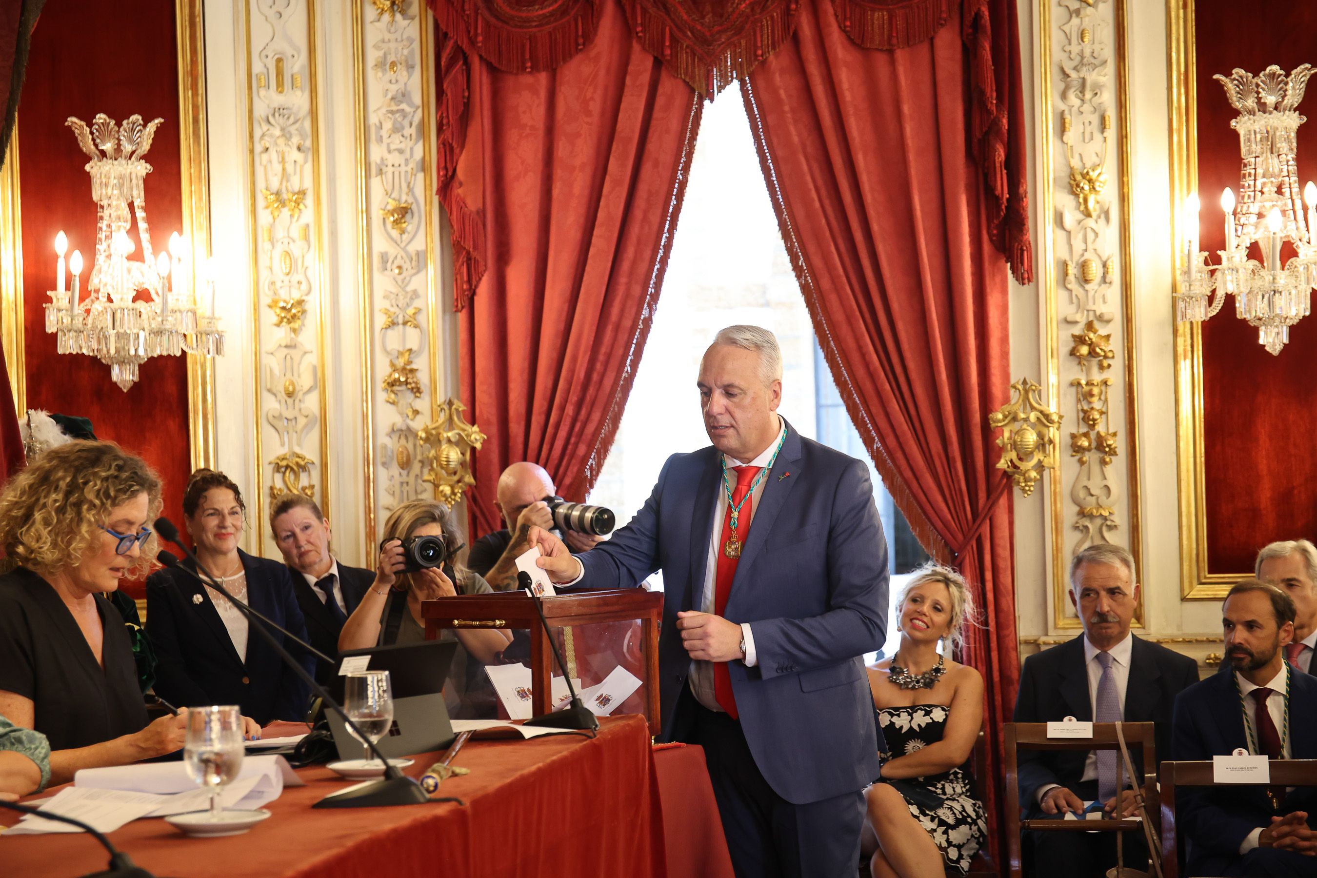 El pleno de investidura de Almudena Martínez