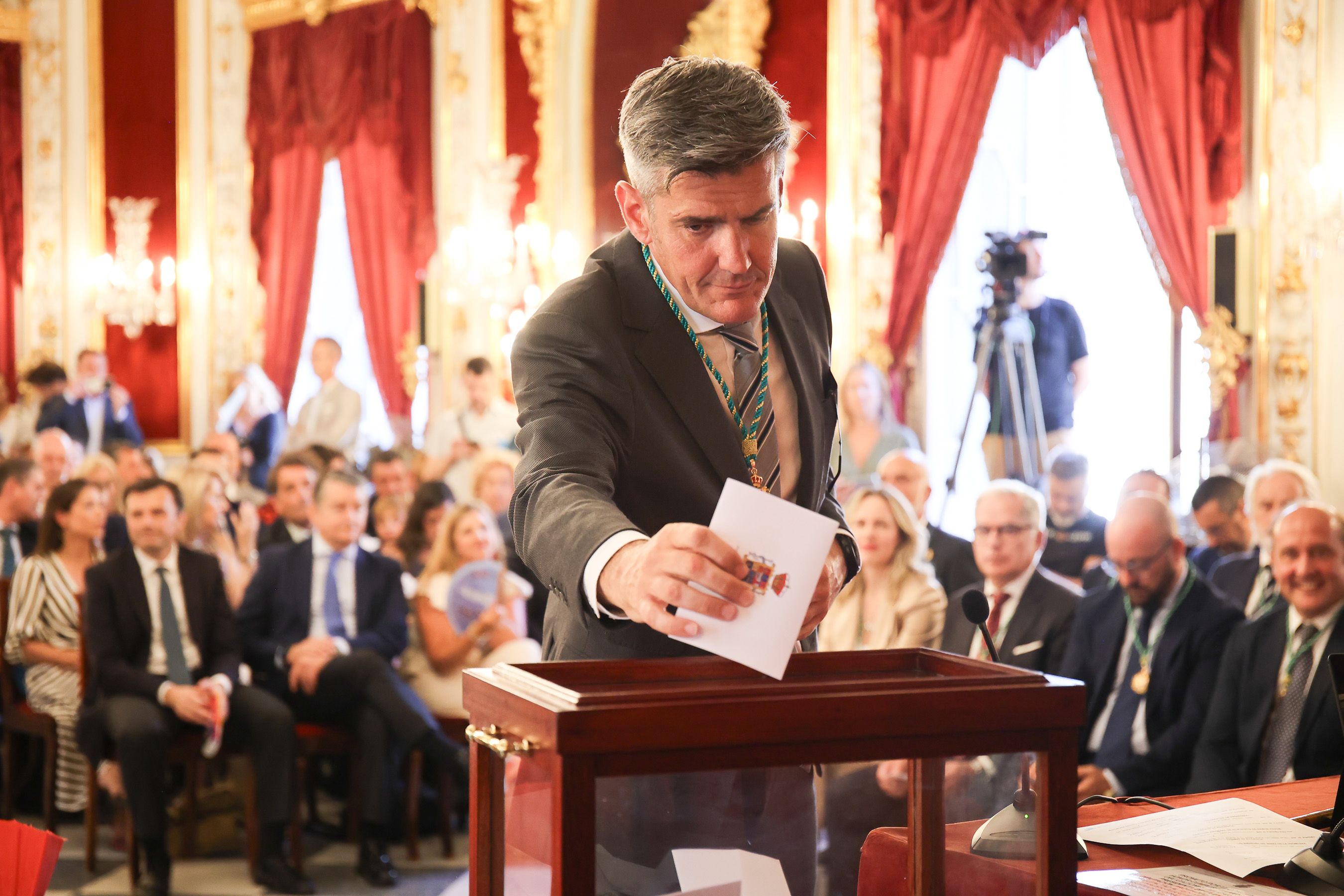 El pleno de investidura de Almudena Martínez