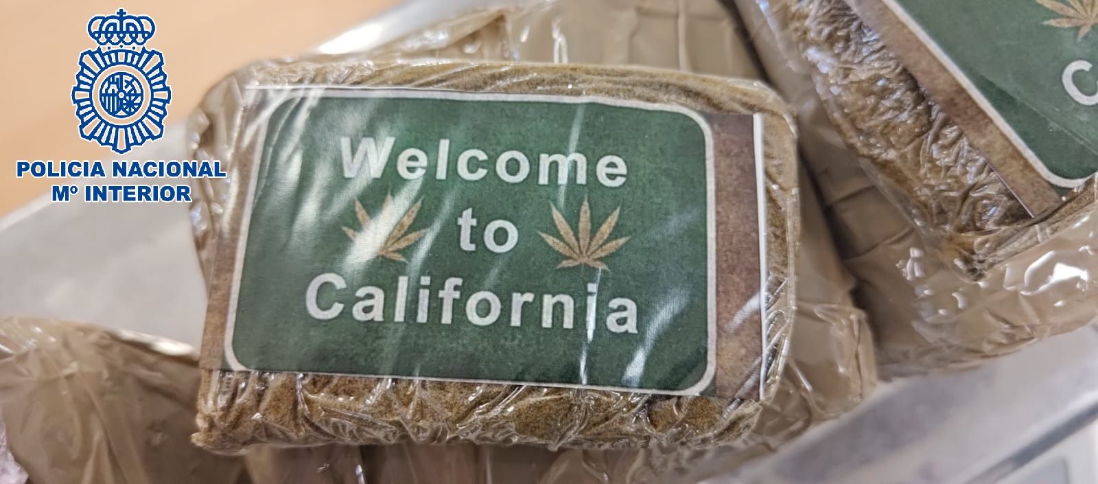 Uno de los paquetes con droga intervenidos.