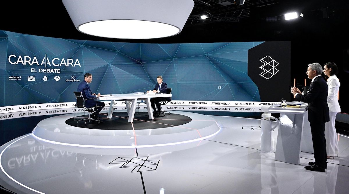 Sánchez y Feijóo, durante el debate.