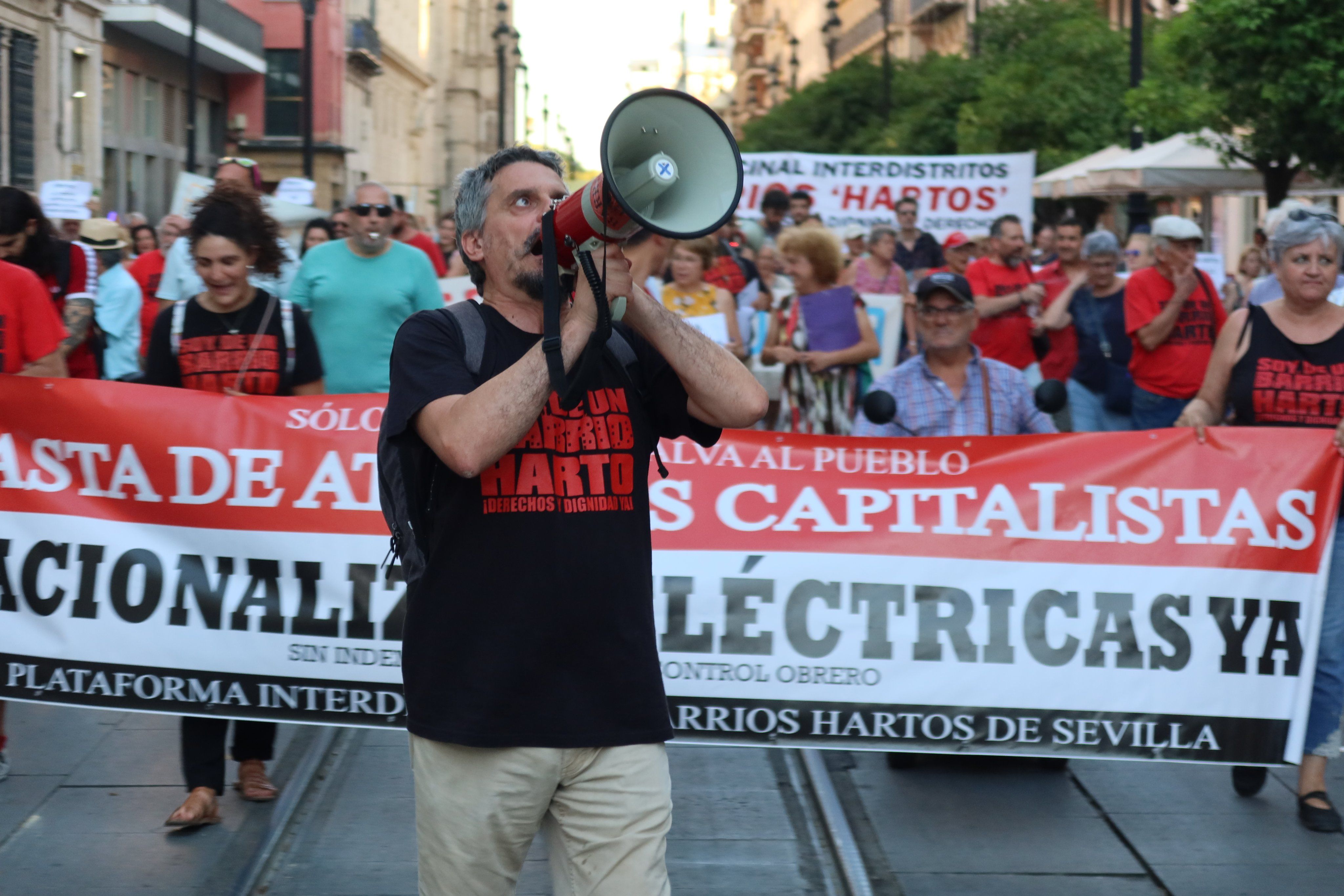Manifestación de afectados, este jueves, por el centro de Sevilla.