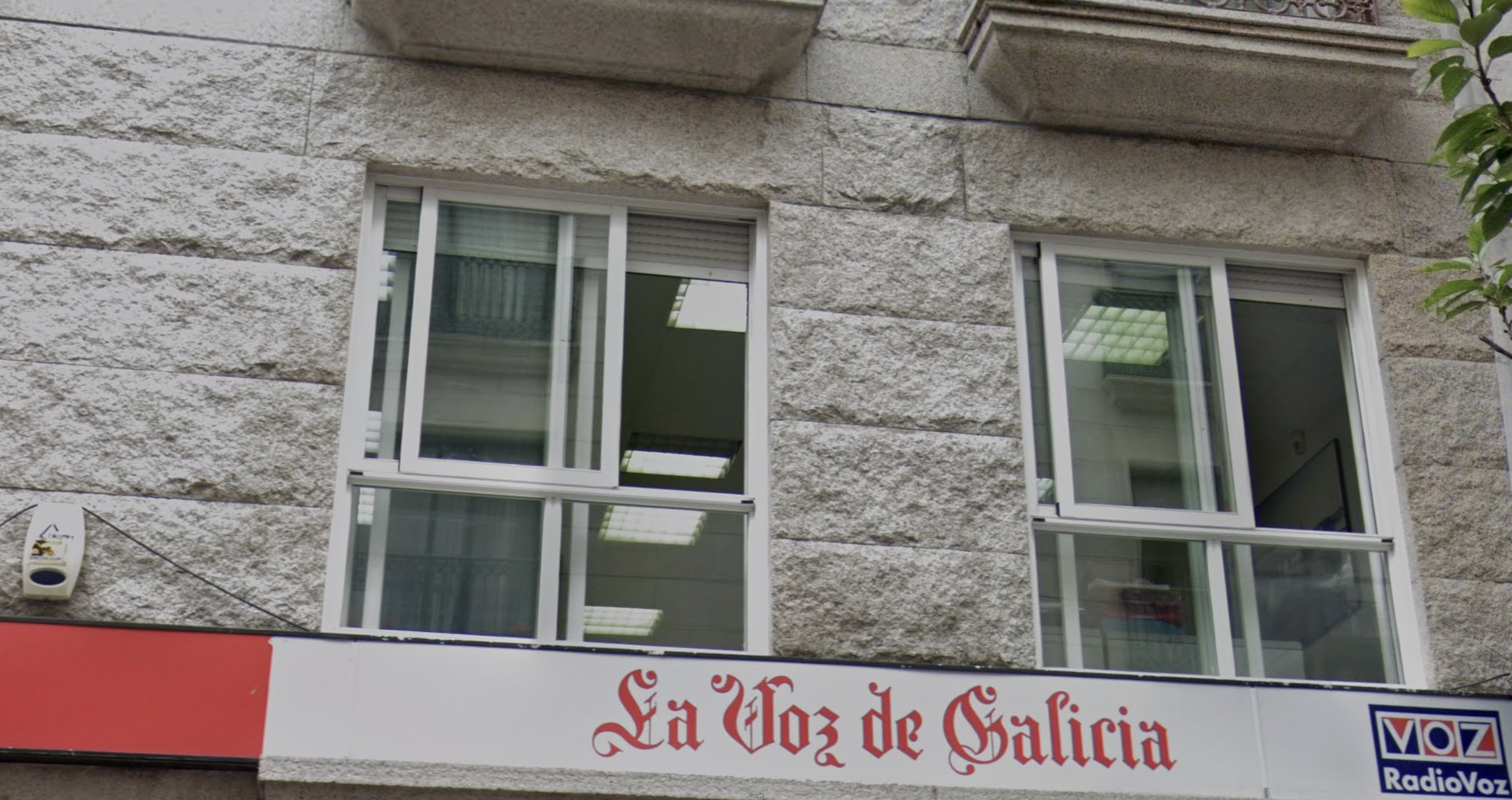 Sede de 'La Voz de Galicia' en Pontevedra, donde ha tenido lugar la agresión al periodista.