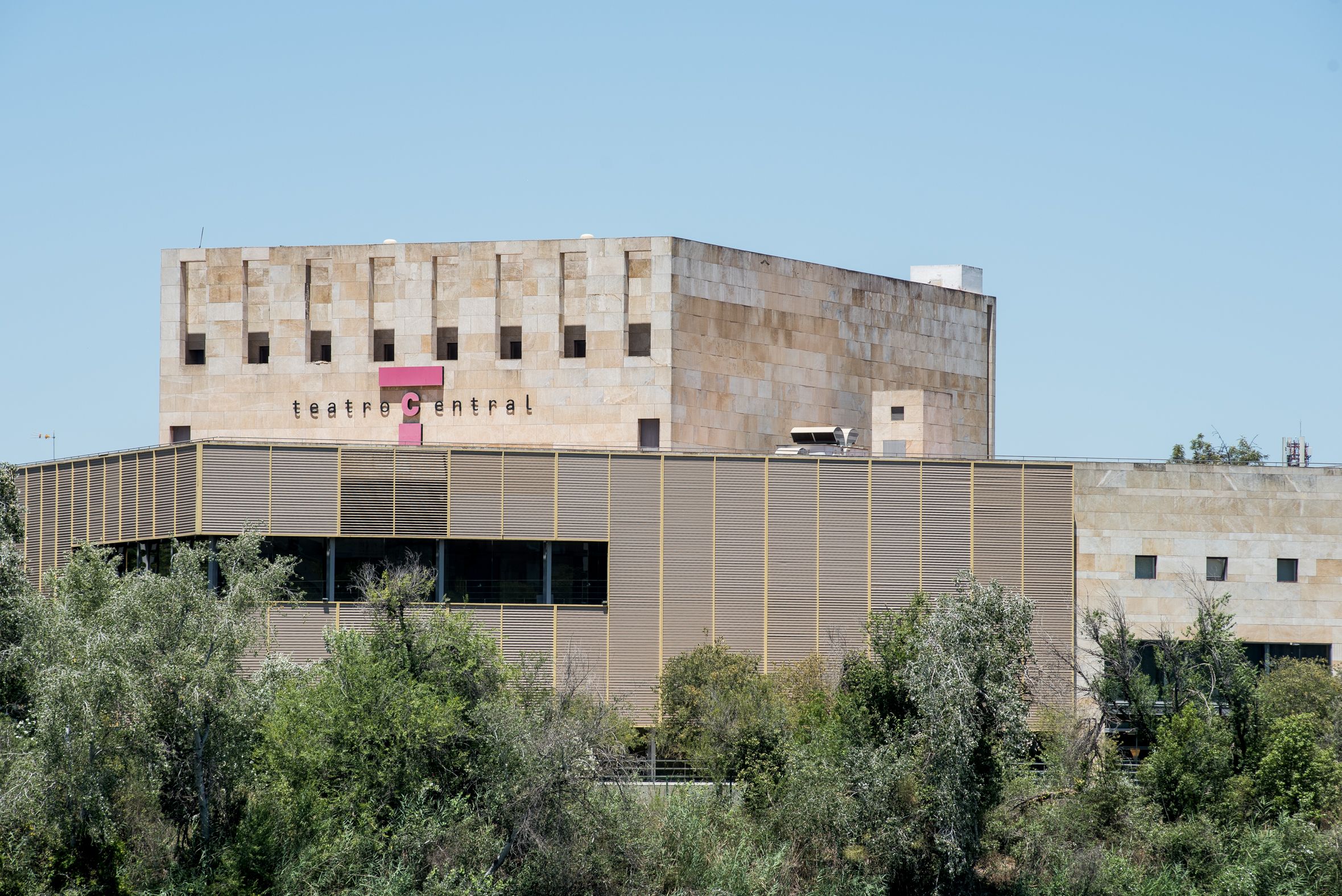 El concierto de Antonio Reyes y José Valencia en el Teatro Central de Sevilla es uno de los espectáculos afectados por el concierto de AC/DC en el Estadio La Cartuja.