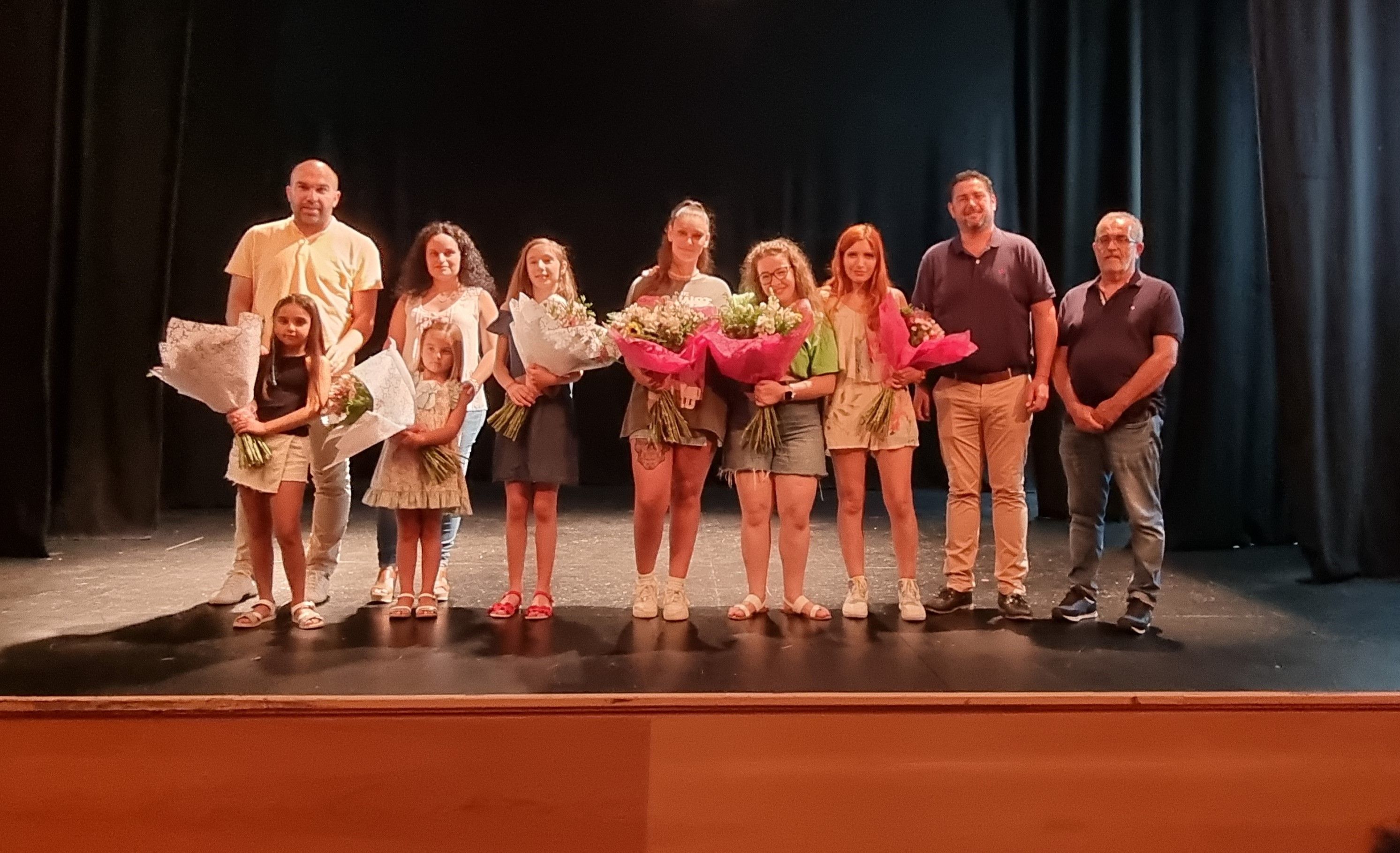 Reinas y damas de la Feria de la pedanía.