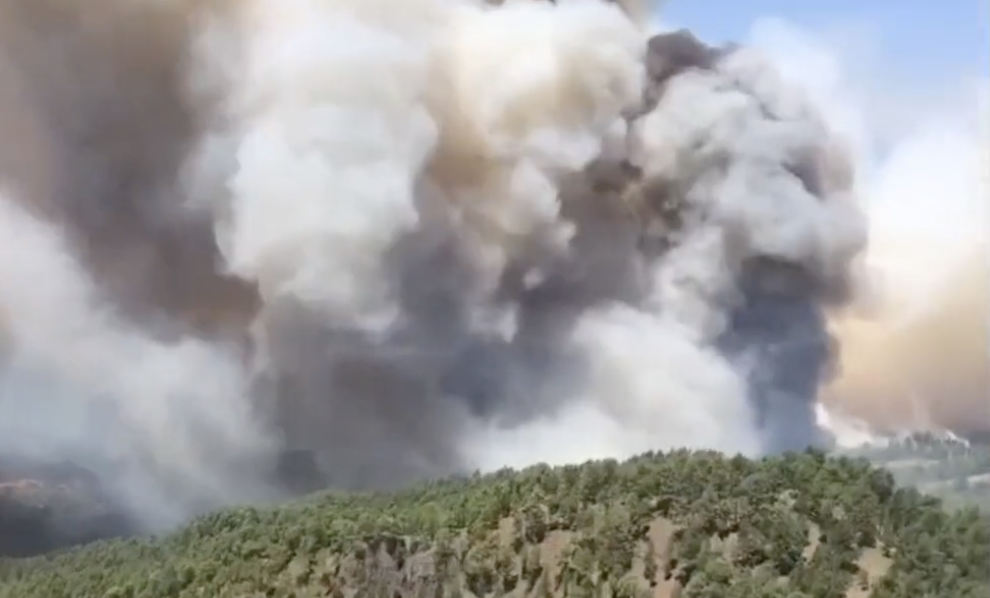 Imagen difundida por la Guardia Civil sobre el estado del incendio.