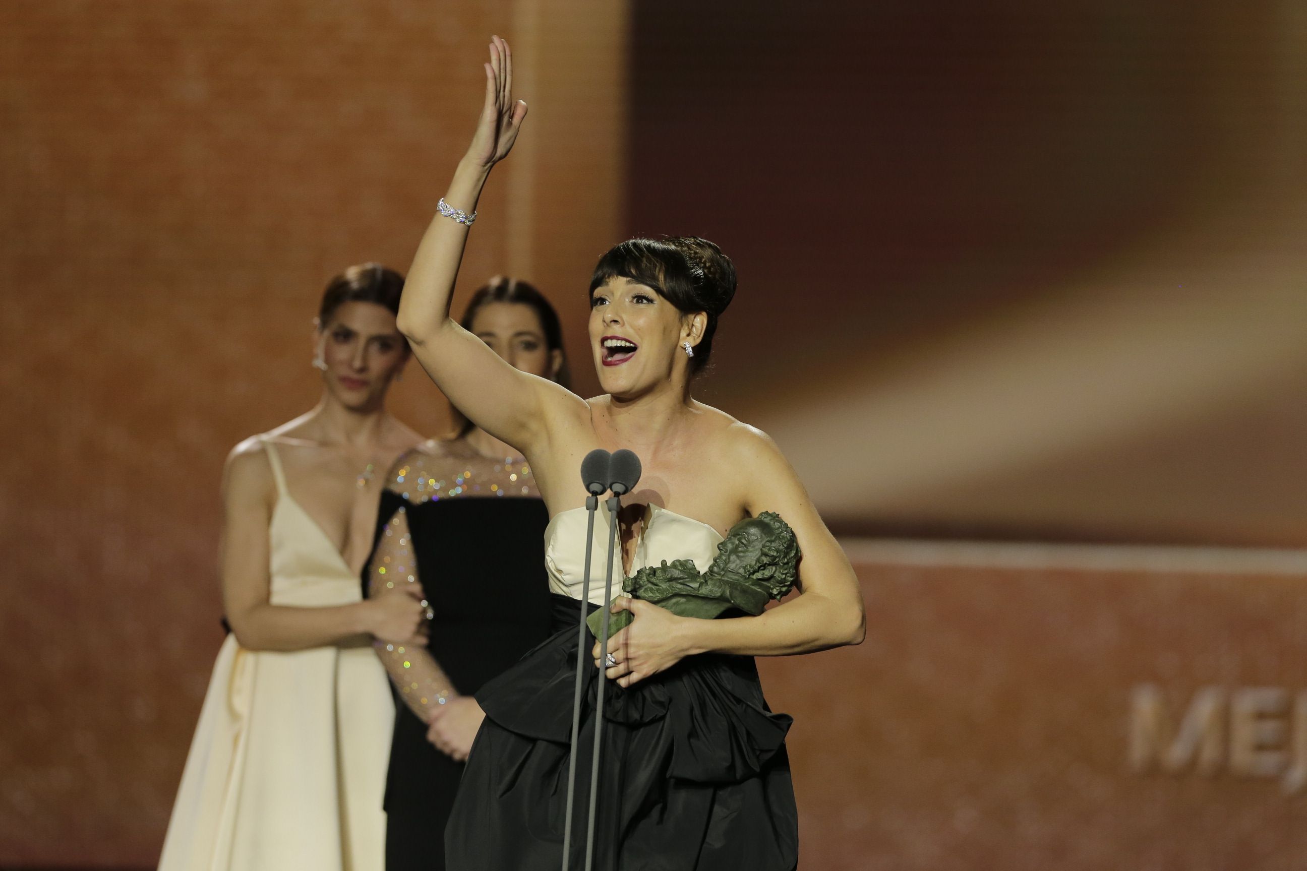 Belén Cuesta, sevillana criada en Málaga, recoge el premio a mejor actriz protagonista.