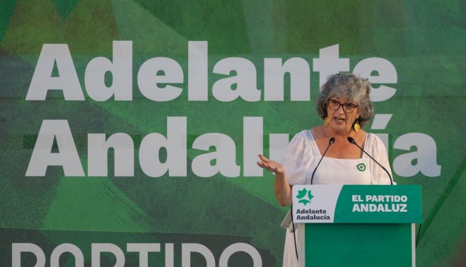 La primera de la lista de Adelante Andalucía, Pilar González.    MANU GARCÍA