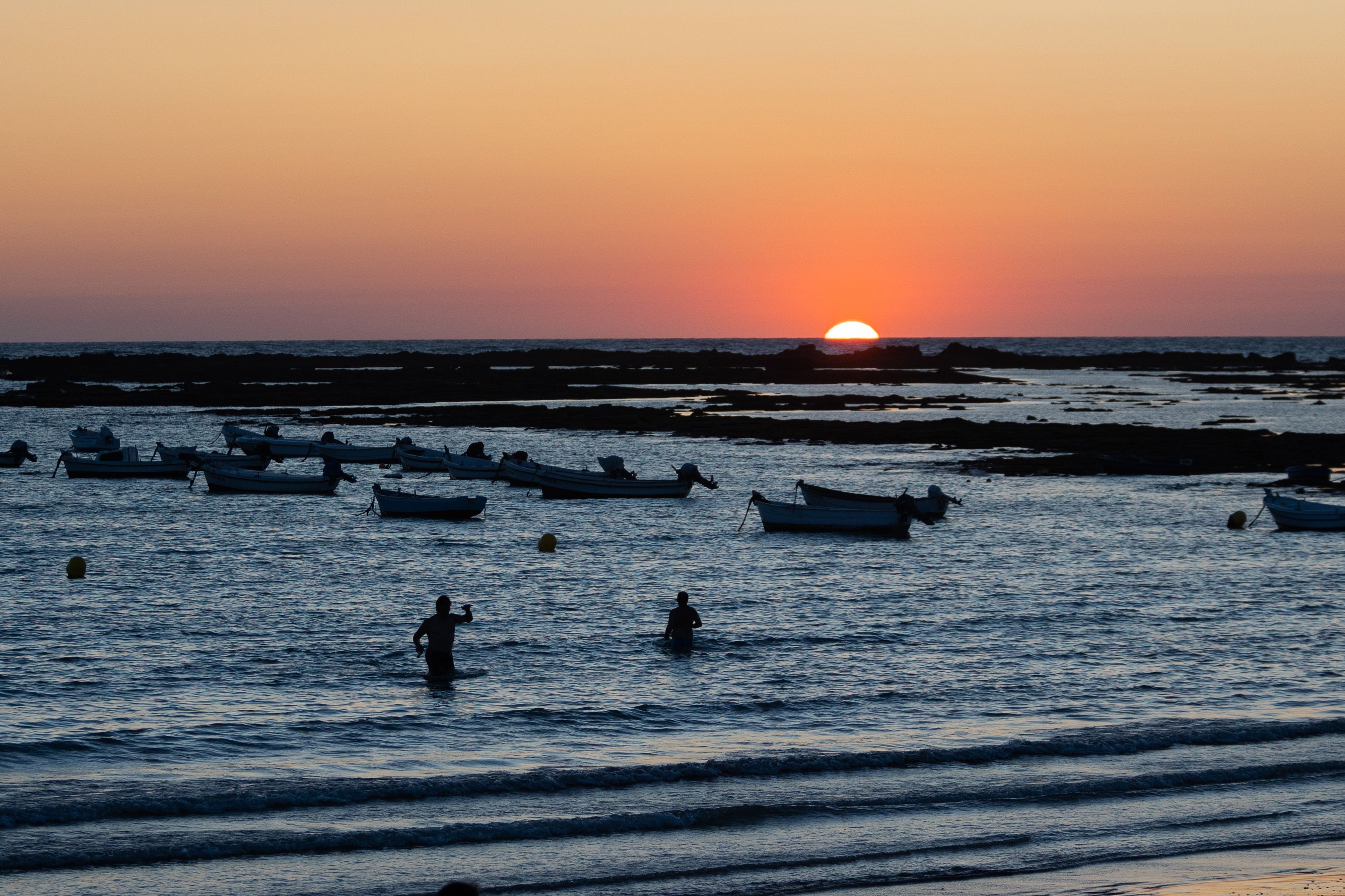 Imagen de archivo con un atardecer en la playa La Caleta en julio de 2023.