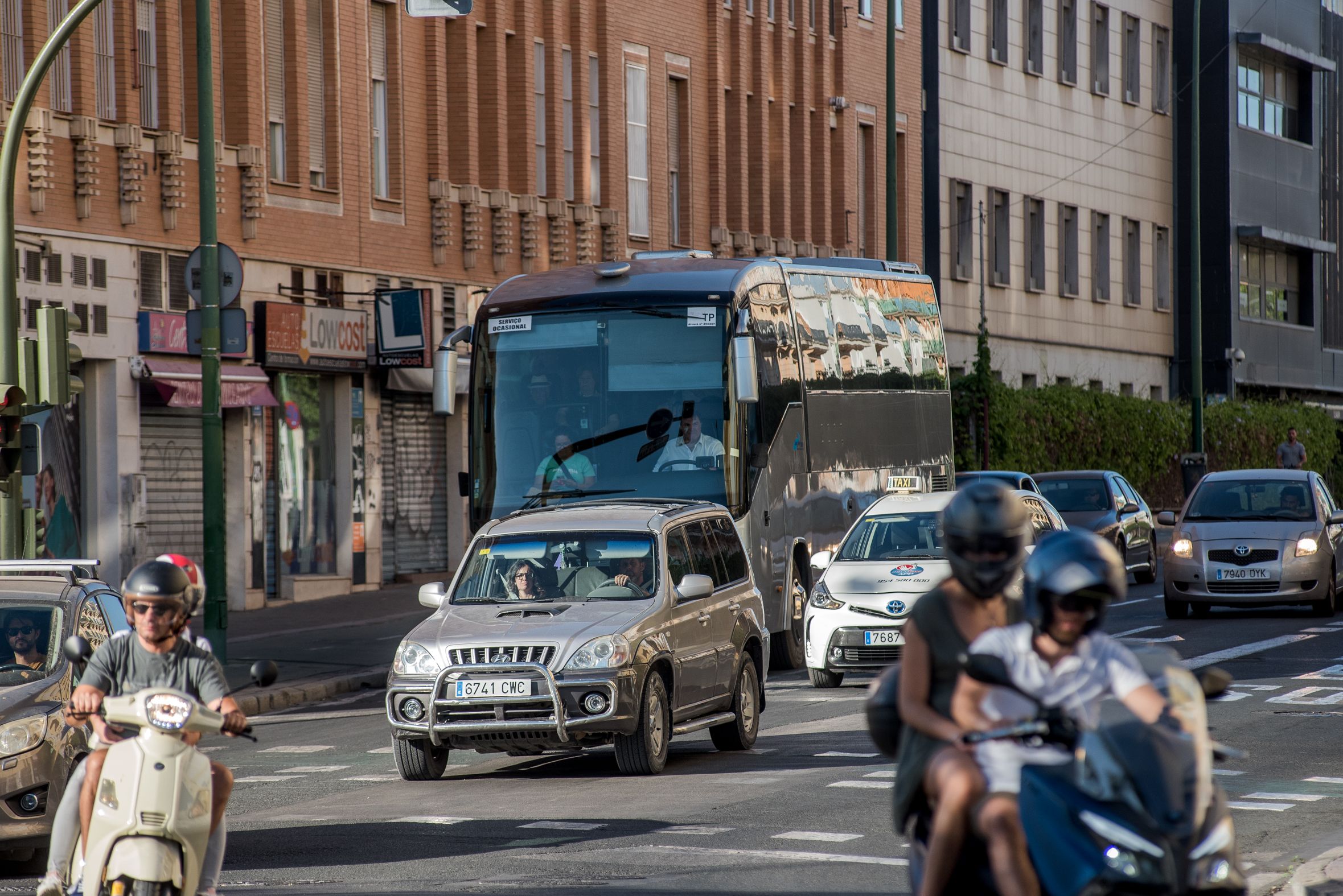La esquina de Carretera de Carmona con Ronda de Capuchinos.