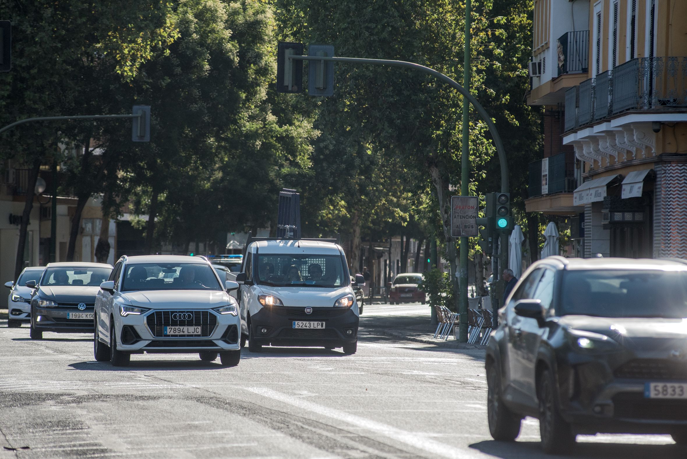 Tráfico de coches en la localidad de Sevilla.