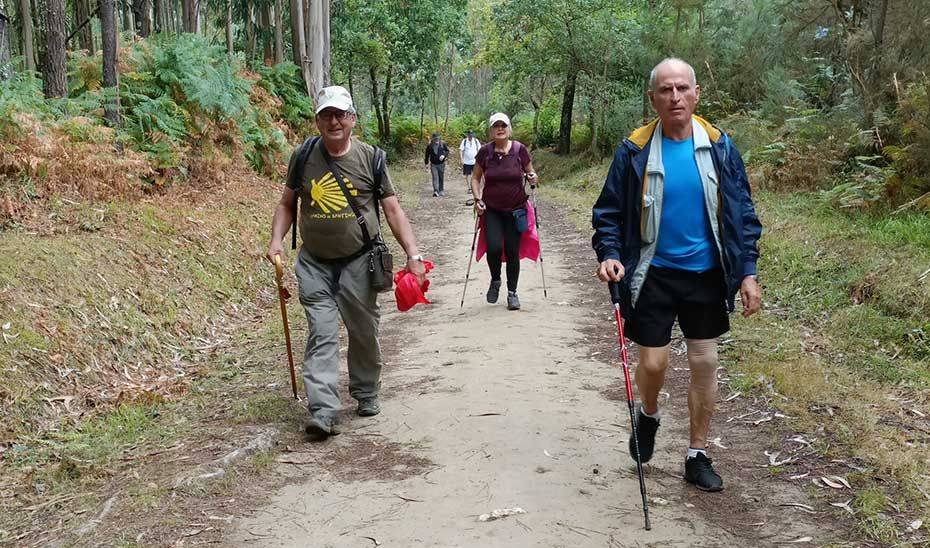 Varios de los mayores procedentes de Sevilla, en el Camino de Santiago.