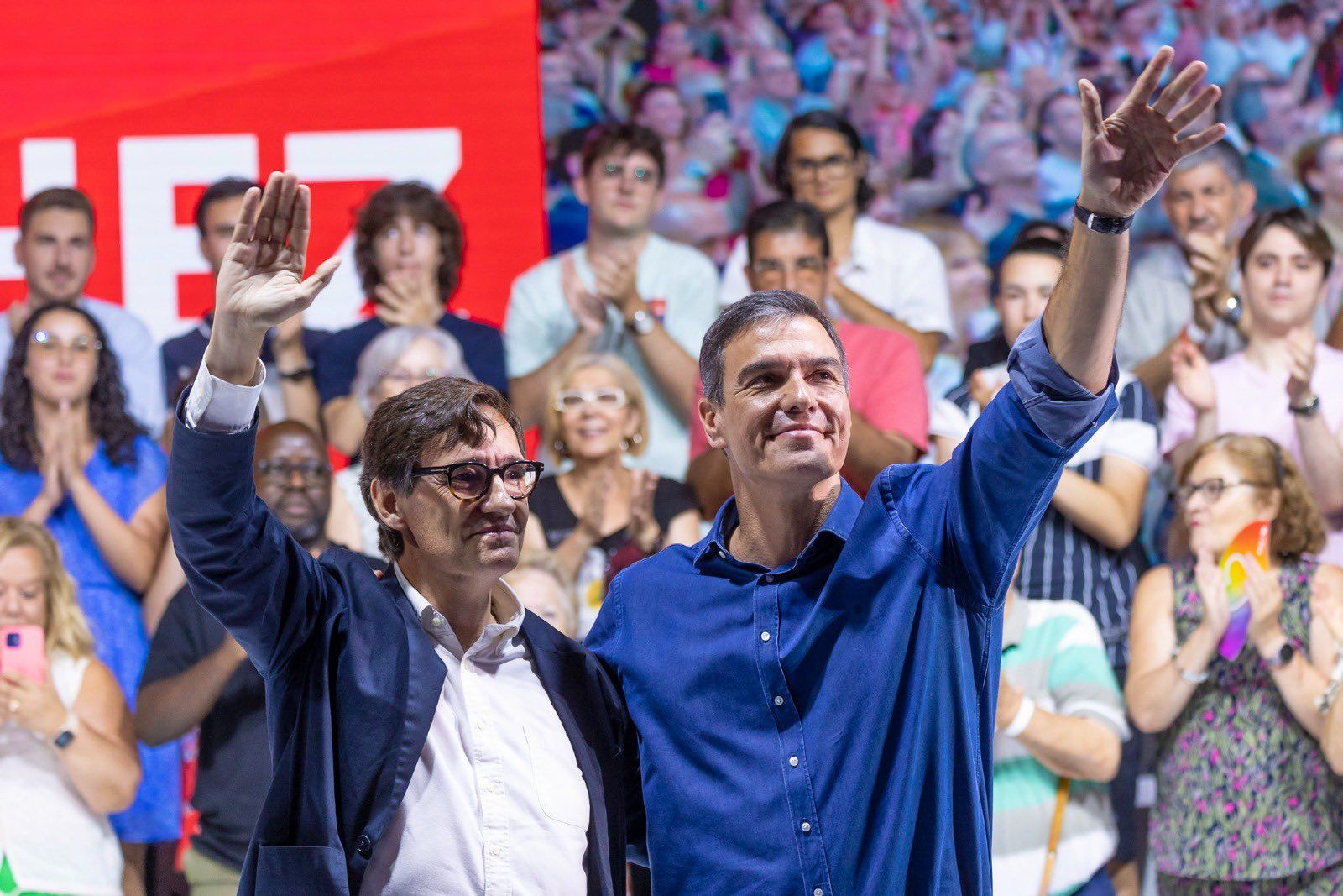 La imagen que no fue. Pedro Sánchez y Salvador Illa, en un mitin de una campaña anterior.