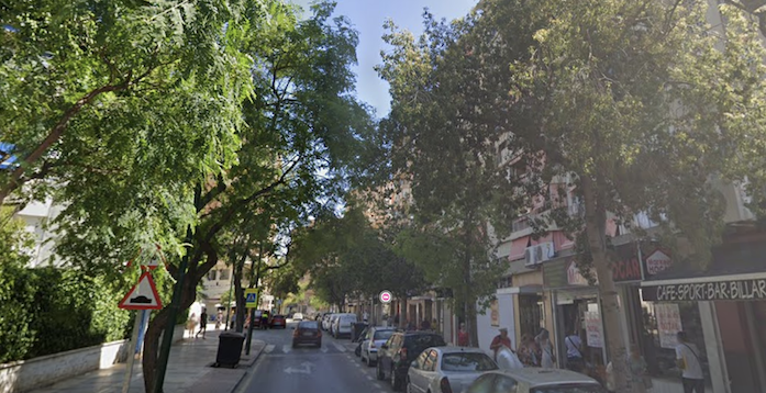 La calle de Málaga donde está la cafetería en la que tiene lugar la agresión.