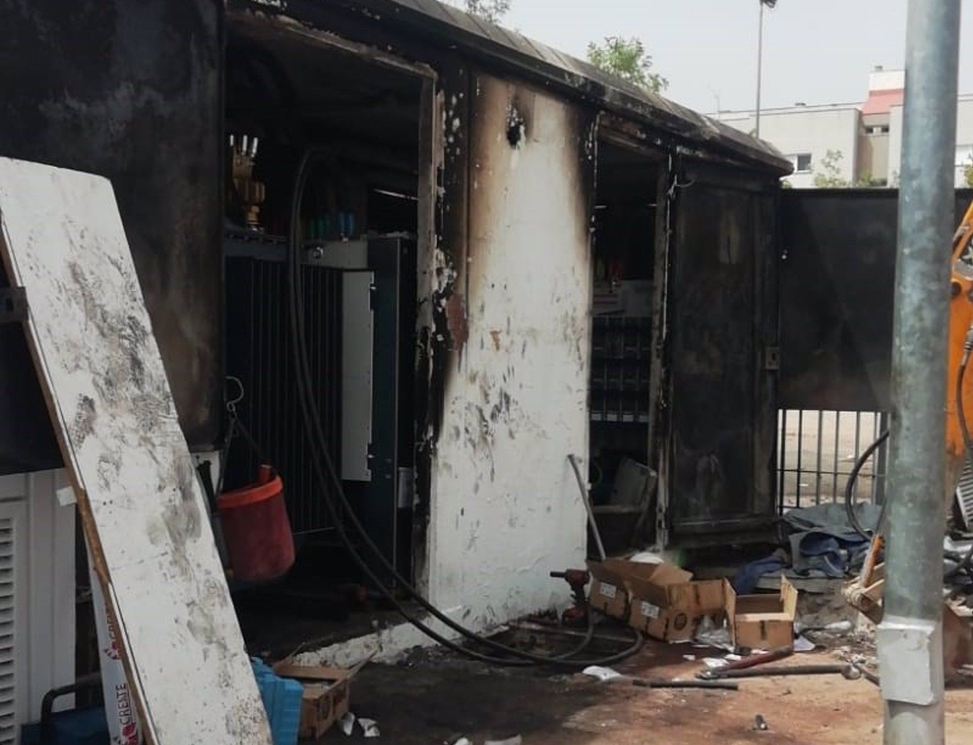 Un transformador de Endesa en Torreblanca, calcinado.