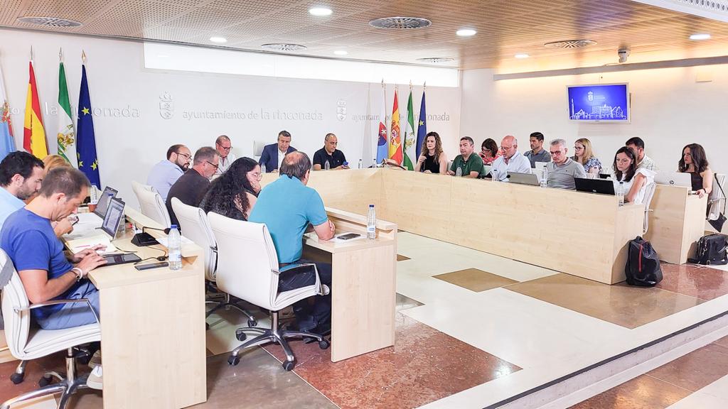 El pleno del Ayuntamiento de La Rinconada, en una imagen reciente.