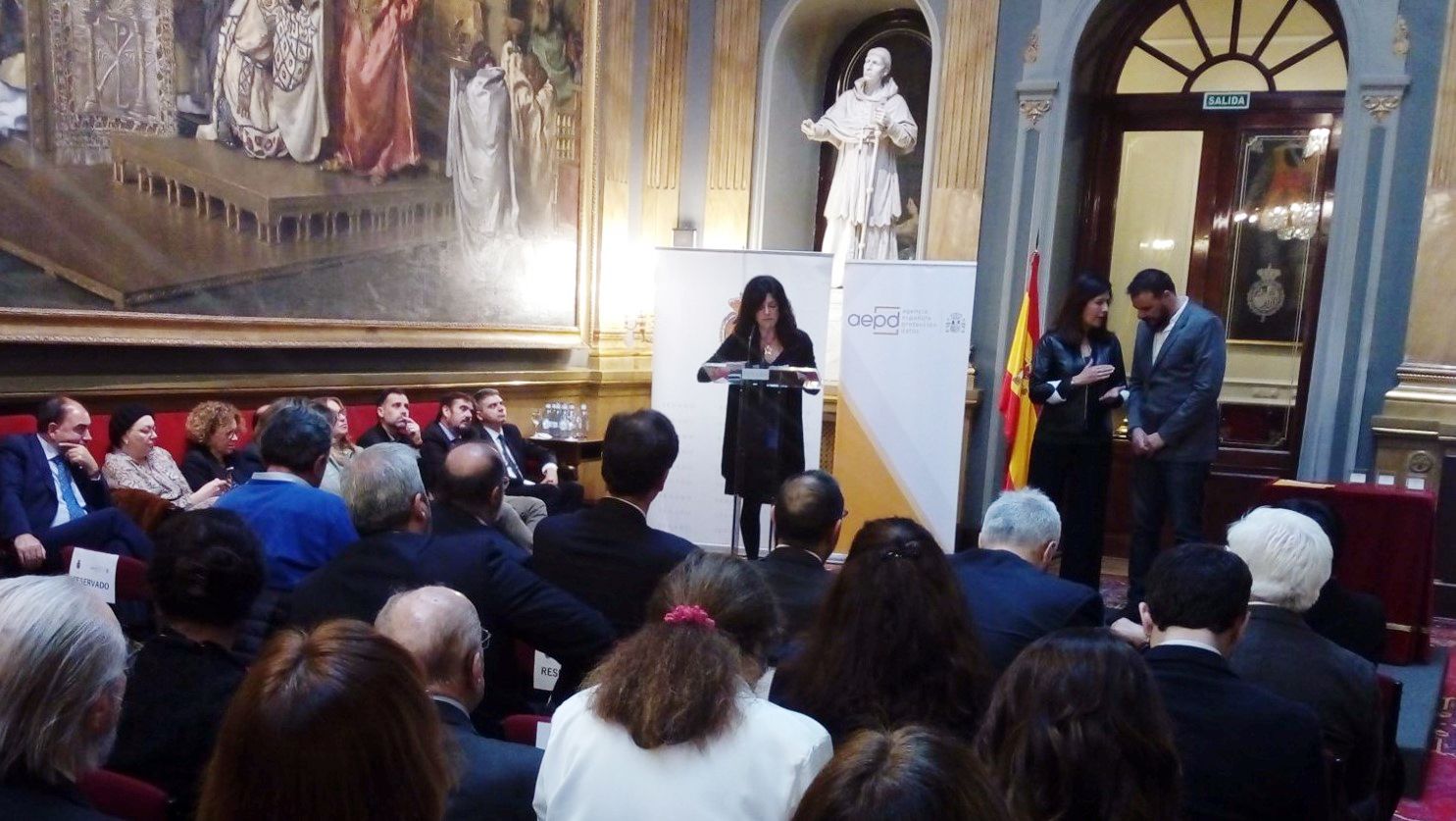 Acto de entrega del premio en la sede del Senado.