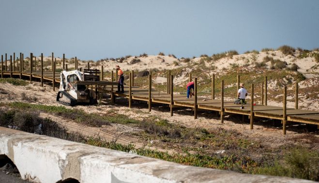 Obras de construcción del nuevo trazado en Cortadura, el jueves 20 de julio.MAURI BUHIGAS Obras de construcción del nuevo trazado en Cortadura, el jueves 20 de julio.MAURI BUHIGAS