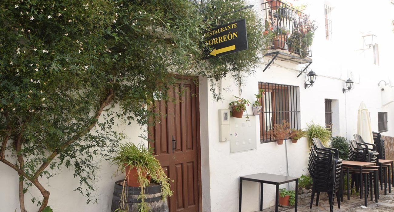 Entrada al restaurante El Torreón de Grazalema.