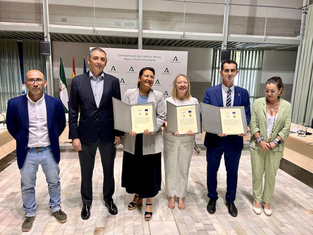 Firma del convenio para la construcción de la depurada de Barbate y Zahara.