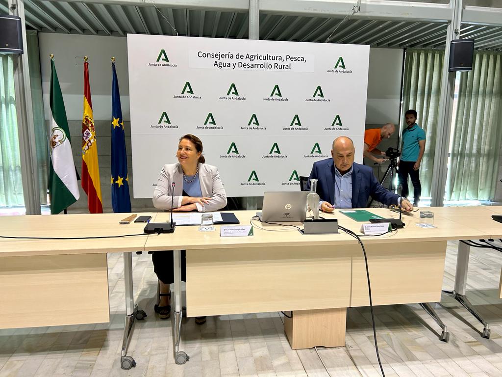 Mesa de negociación con la consejera de Agricultura, Pesca, Agua y Desarrollo Rural en la Junta, Carmen Crespo.