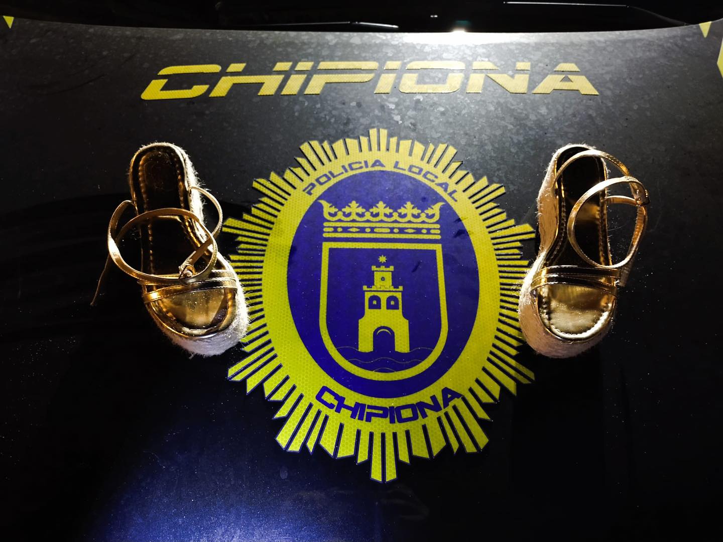 La Policía de Chipiona busca a la Cenicienta del botellón tras ser pillada con un dron.