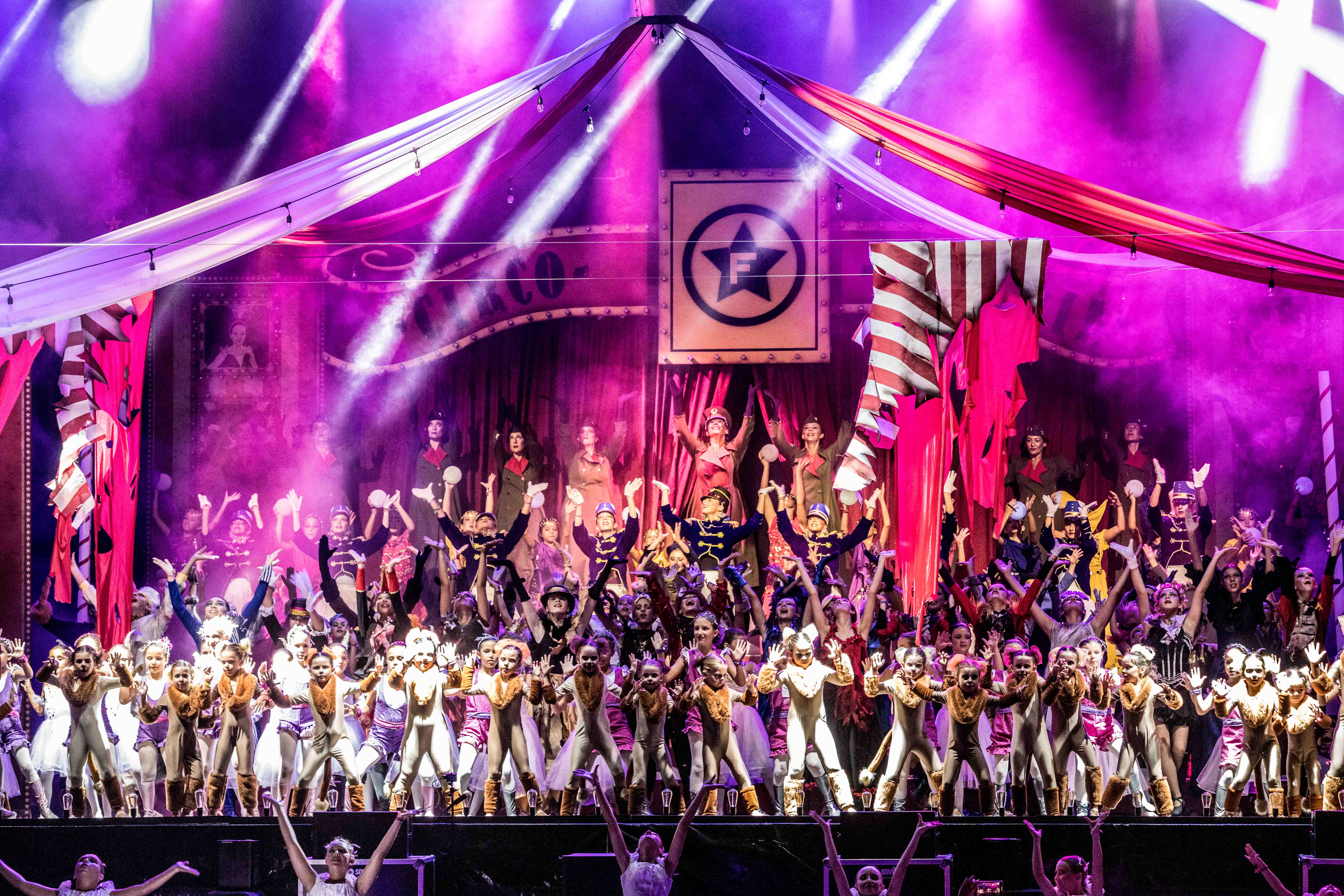 Un instante espectacular de la representación del 'Circo de la Alegría'.