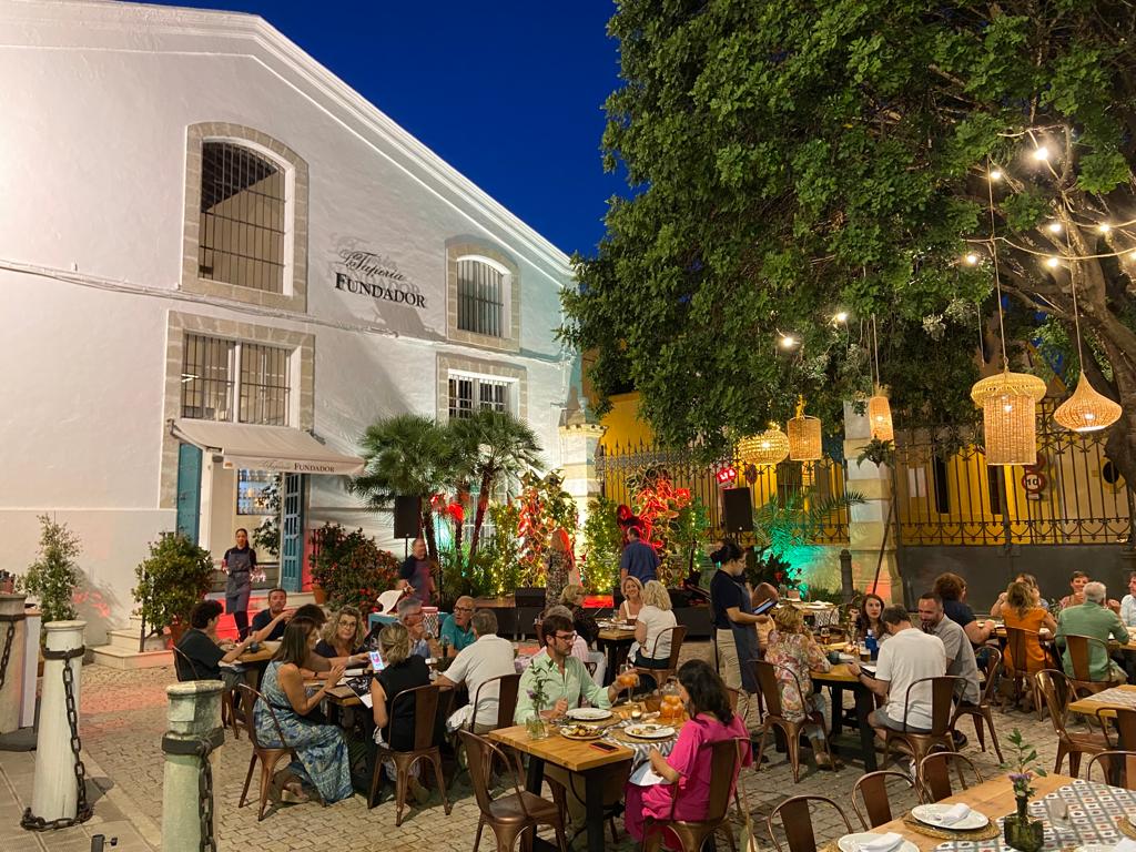 La tapería de Fundador en las bodegas de la calle Ildefonso.