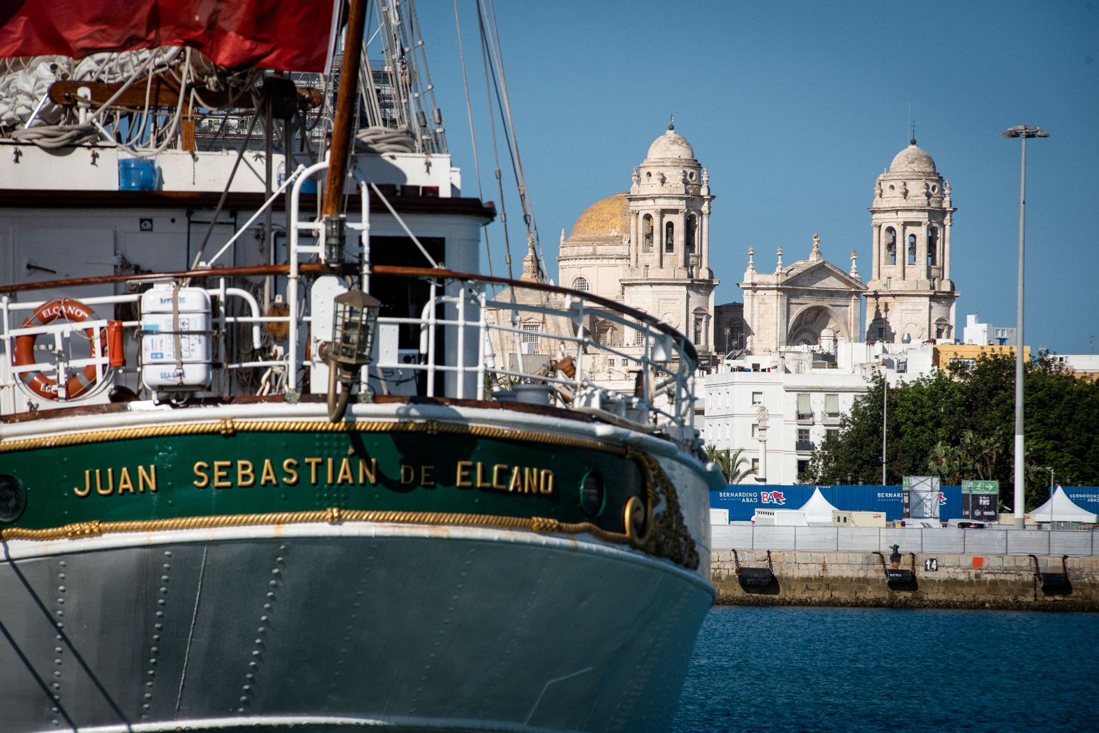 Elcano, con la catedral al fondo.