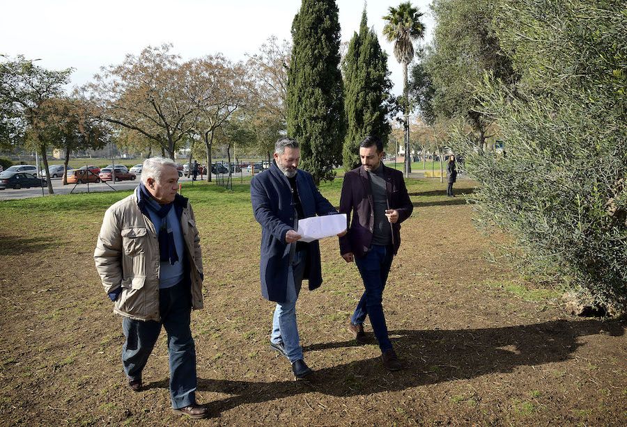 Los delegados Rubén Pérez y José Antonio Díaz, en el parque canino del Timanfaya.