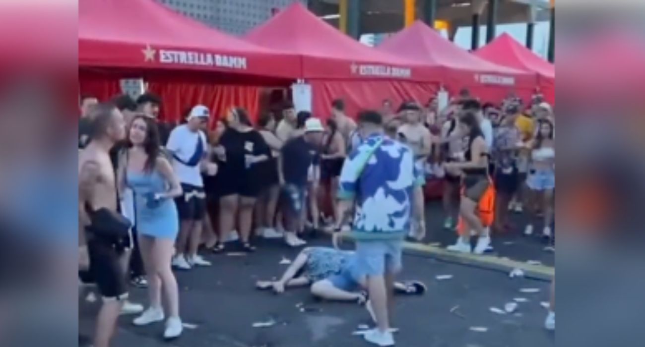 La víctima de la agresión, en el suelo.