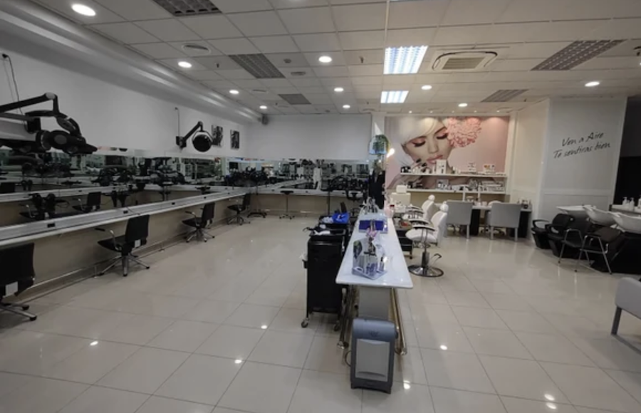 Interior de una peluquería Aire by looks, en Jerez. Interior de una peluquería Aire by looks, en Jerez.