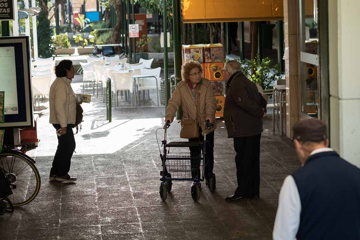 Las calles del entorno de Merca 80 son las más envejecidas de Jerez, según el INE. FOTO: MANU GARCÍA