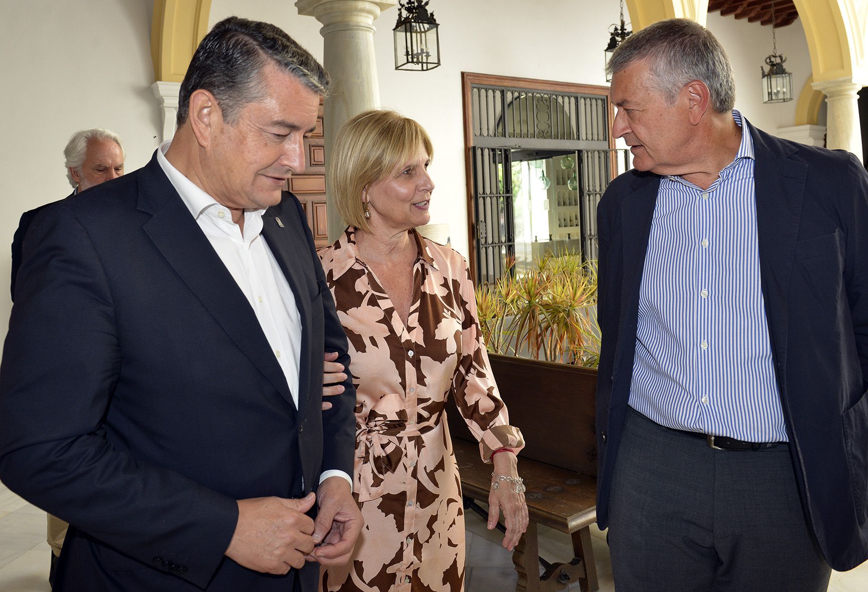 Sanz y Pelayo, de la Junta y el Ayuntamiento, en la visita al Consejo con César Saldaña.